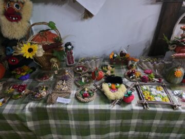 Beneficiarii Complexului de Servicii Multifuncționale Gura Humorului au participat la ateliere de creație și au organizat o expoziție cu decorațiuni de toamnă