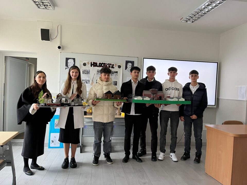 O lecție de umanitate: Liceul Tehnologic „Ștefan cel Mare” Cajvana a comemorat  Ziua Holocaustului