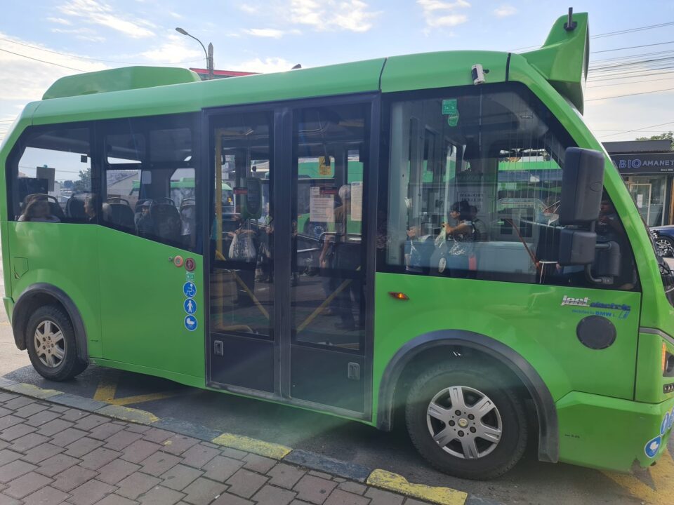 Microbuzul TPL de pe linia 23 nu mai intră în Laniște și nici la piața angro