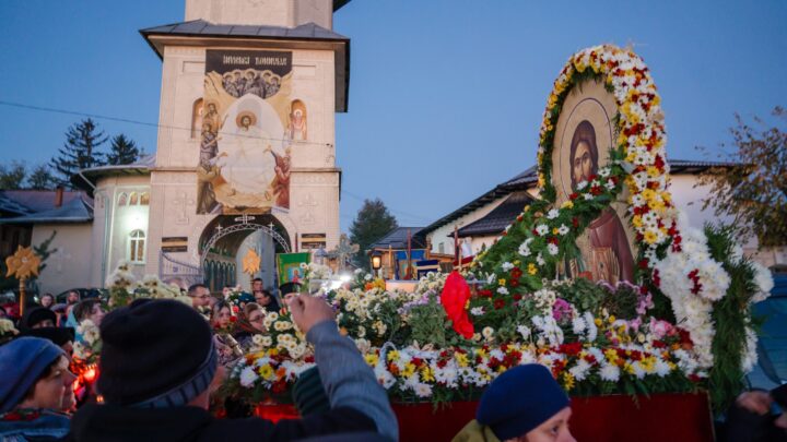 Moaștele Sfântului Ioan cel Nou vor călători în întreaga Arhiepiscopie a Sucevei și Rădăuților în zilele de 21 și 22 octombrie 2025 Moaștele Sfântului Ioan cel Nou vor călători în întreaga Arhiepiscopie a Sucevei și Rădăuților în zilele de 21 și 22 octombrie 2025