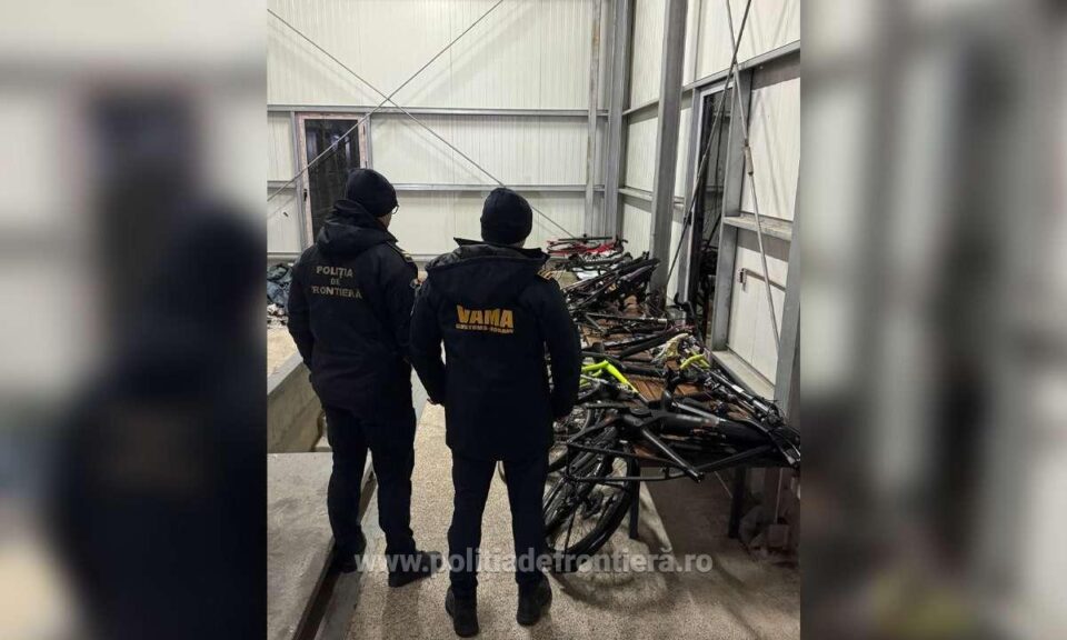 Opt biciclete în valoare de 75.000 de lei, furate din Germania, găsite în microbuzul unui ucrainean