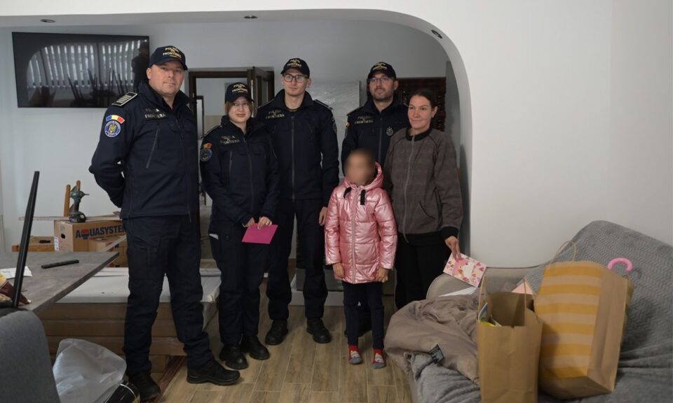 Ajutoare oferite de polițiști de frontieră suceveni pentru două familii din Broșteni