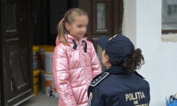 Ajutoare oferite de polițiști de frontieră suceveni pentru două familii din Broșteni
