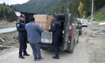 Ajutoare oferite de polițiști de frontieră suceveni pentru două familii din Broșteni