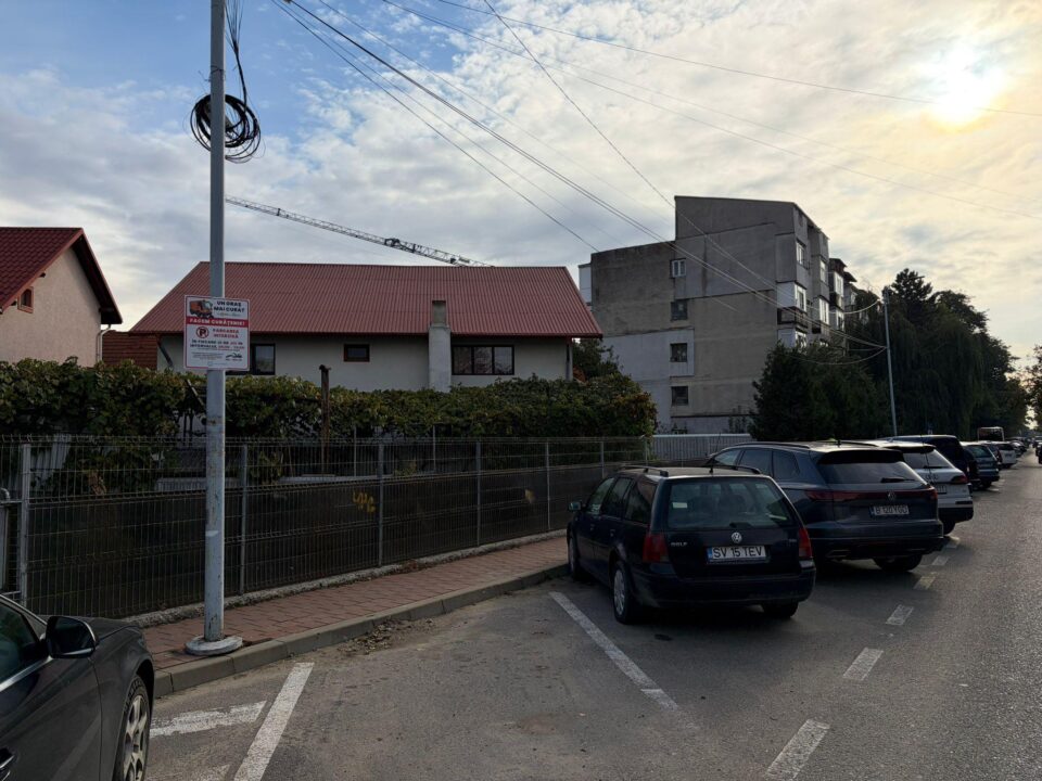 Program periodic de curățenie introdus pe strada Mircea Damaschin, în municipiul Suceava