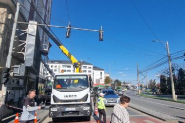 Panoul publicitar de pe blocul Union, din Centru, dat jos de Primărie