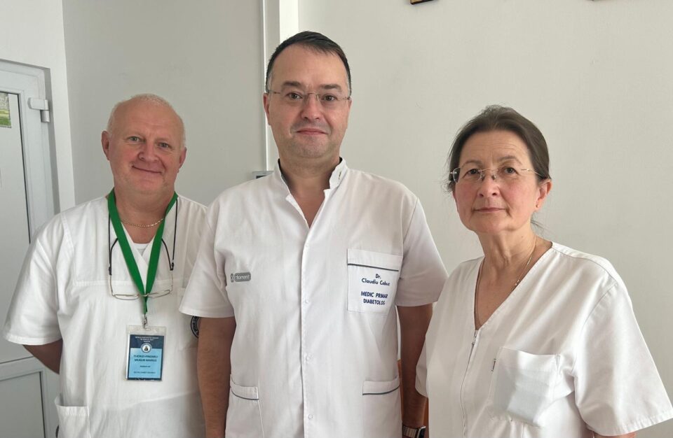 Dr. Claudiu Cobuz este coordonatorul echipei de cercetare clinică, alături de dr. Ramona Caziuc, medic primar, și de asistentul medical-șef Mugur Marius Tuchlei Pinzaru