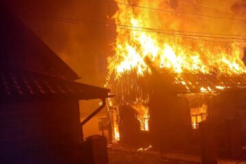 Bărbat mort după ce casa în care locuia a ars ca o torță