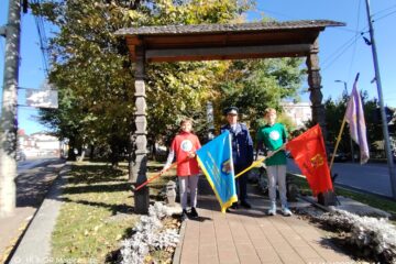 Ștafeta Veteranilor, care poartă Drapelul prin țară, în memoria eroilor, onorată și la Suceava