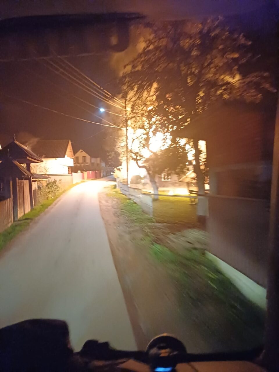 Bărbat mort după ce casa în care locuia a ars ca o torță
