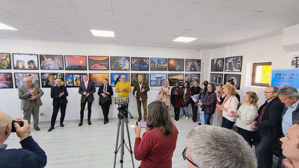 „Un dialog al luminii și al emoției”, la Galeria de Artă „Zamca”