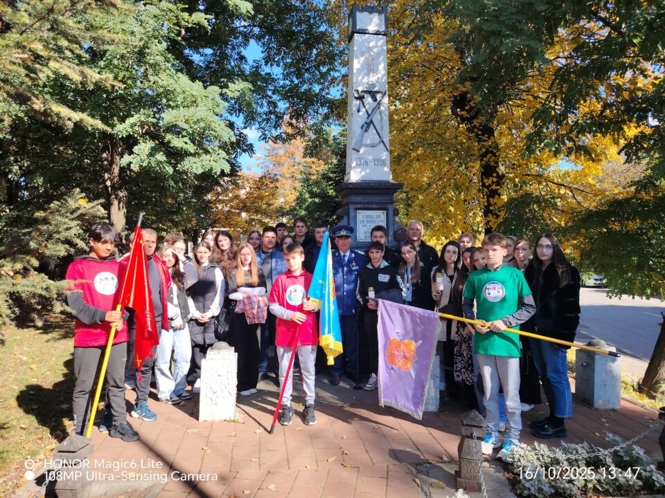Ștafeta Veteranilor, care poartă Drapelul prin țară, în memoria eroilor, onorată și la Suceava