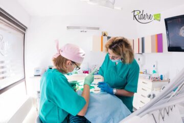 Chirurgia dentară și alte proceduri dentare căutate, disponibile în Suceava, la clinica Ridere. Sursa foto: ridere.ro