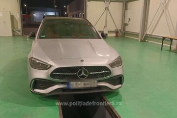 Mercedes de 30.000 de euro, furat din Polonia, oprit în Vama Siret, din drumul spre Ucraina
