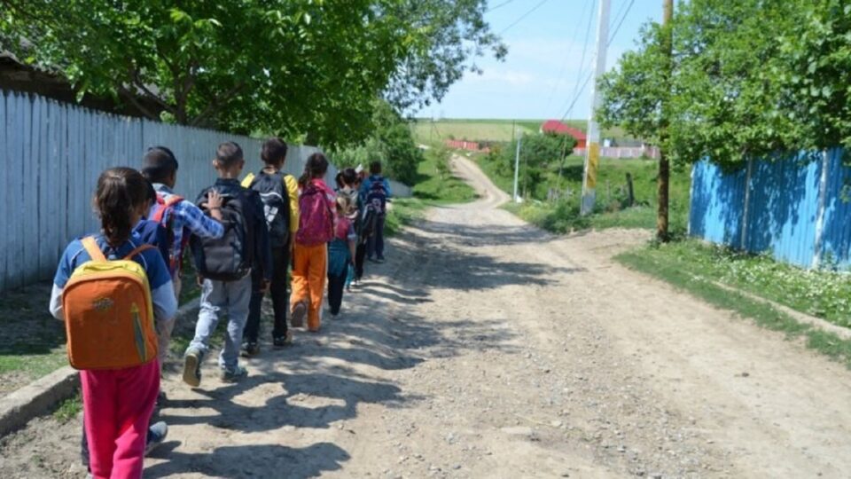 Peste 400 de elevi au renunțat la studii în anul școlar trecut, iar alți 838 sunt în risc de abandon