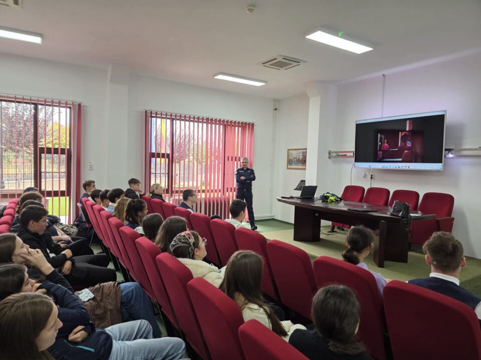 Polițiștii se pregătesc și ei, cu recomandări și nu numai, pentru Balurile Bobocilor