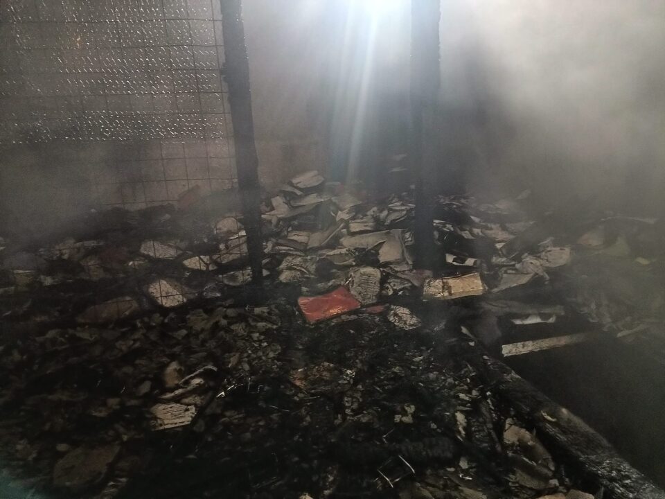 Două case, una din Burdujeni și una din Drăgușeni, distruse de incendii pornite de la mucuri de țigară
