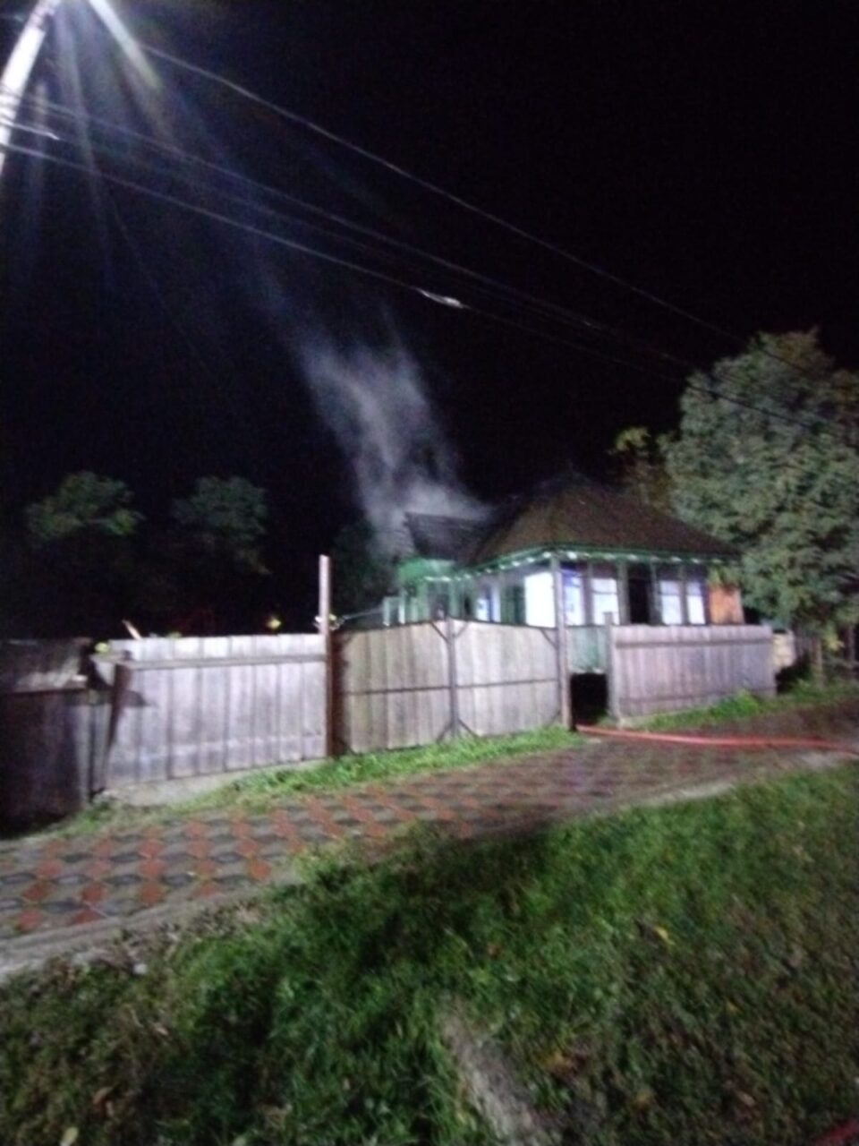 Două case, una din Burdujeni și una din Drăgușeni, distruse de incendii pornite de la mucuri de țigară