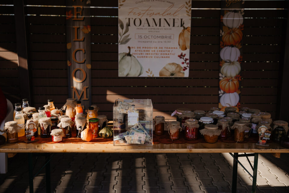 Festivalul Toamnei de la „La Piticul Vesel” a adus 9000 de lei pentru copiii cu nevoi speciale