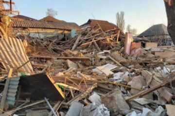 Casă distrusă de explozie de la gaz