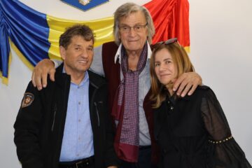 Omul de afaceri sucevean Alexandru Șcheul, i-a prezentat personal marelui actor Florin Piersic motocicleta „Mărgelatu”