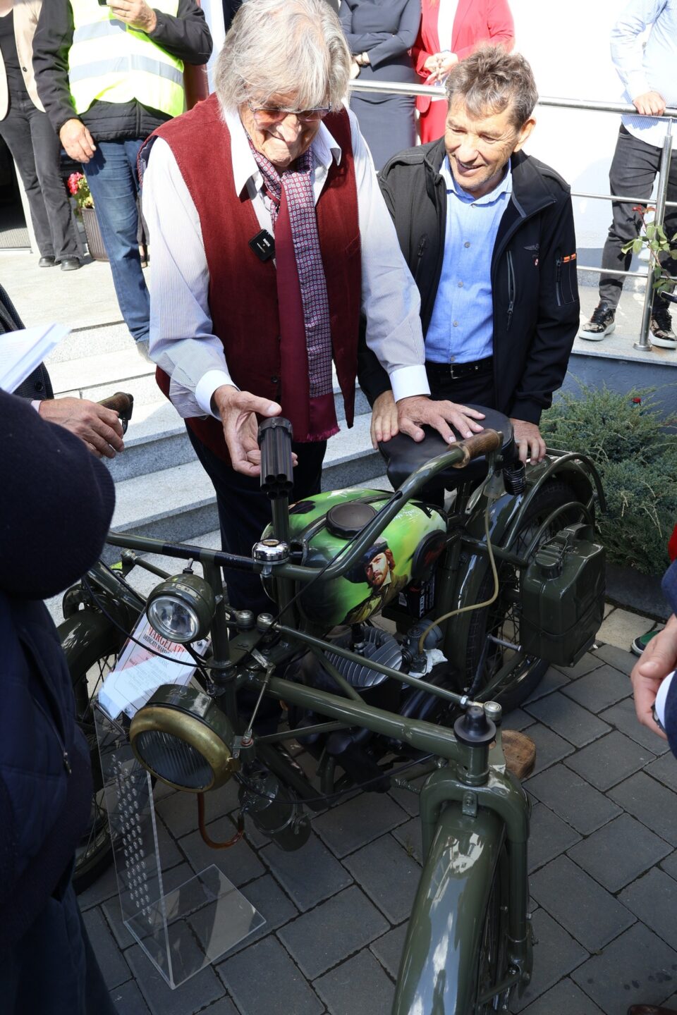 Alexandru Șcheul a construit de la zero o motocicleta Mărgelatu, fiind un admirator al marelui actor Florin Piersic