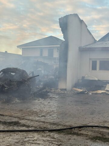 Incendiul uriaș de la Dumbrăveni a lăsat pagube de două milioane de euro, iar cel care a pus focul încă este căutat