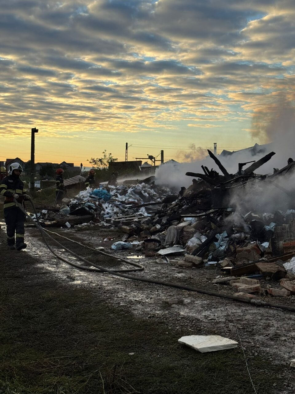 Incendiul uriaș de la Dumbrăveni a lăsat pagube de două milioane de euro