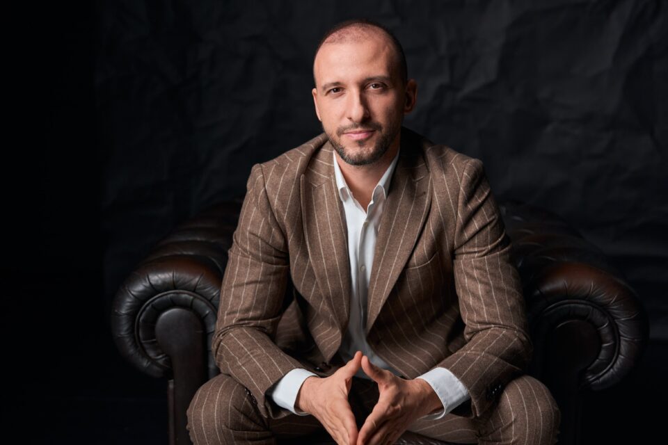 Antreprenorul sucevean Andrei Mandachi - fondatorul grupurilor Alexanderman, Mandachi Imobiliare, Andrewman și Man Business Group, active în domeniile real estate, retail și evenimente