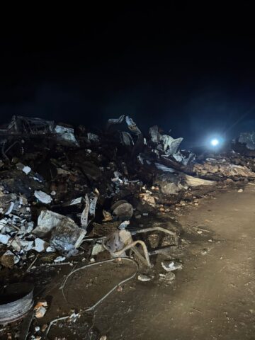 Incendiul uriaș de la Dumbrăveni a lăsat pagube de două milioane de euro, iar cel care a pus focul încă este căutat