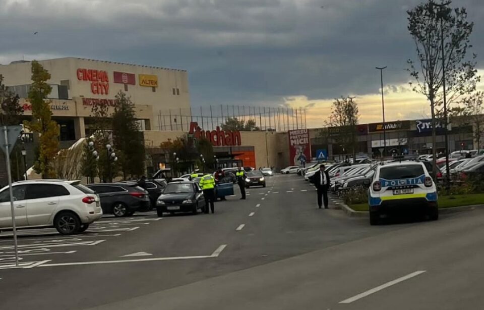 Șoferii care parchează pe locurile destinate persoanelor cu handicap, luați la puricat de polițiști