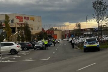 Șoferii care parchează pe locurile destinate persoanelor cu handicap, luați la puricat de polițiști