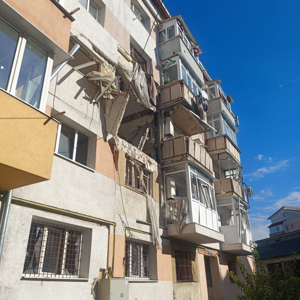 Blocul afectat de explozie, la trei ani de la incident