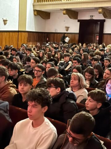 Peste 450 de elevi de la „Hurmuzachi” Rădăuți, față în față cu specialiștii: cum să spui „Nu” dependenței