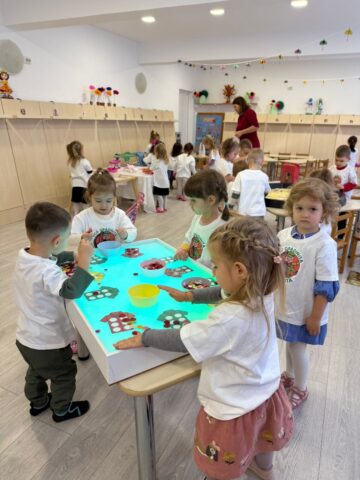 Educația pentru mediu unește grădinițe din Suceava și Strășeni: „Împreună pentru natură, împreună pentru viață”