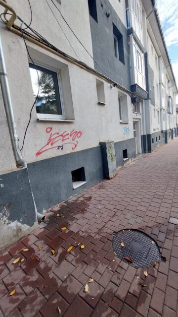 Clădiri din centrul municipiul Suceava, mâzgălite de „artiști urbani”. Poliția caută autorii