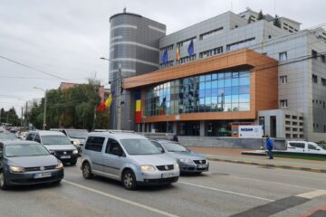 Primăria Suceava continuă proiectul de migrare în subteran a cablurilor de pe stâlpi