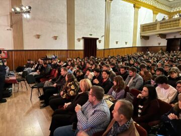 Peste 450 de elevi de la „Hurmuzachi” Rădăuți, față în față cu specialiștii: cum să spui „Nu” dependenței