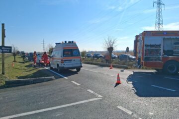 A făcut infarct la volan și a intrat pe contrasens, unde a lovit o mașină, care a ricoșat în alt autoturism