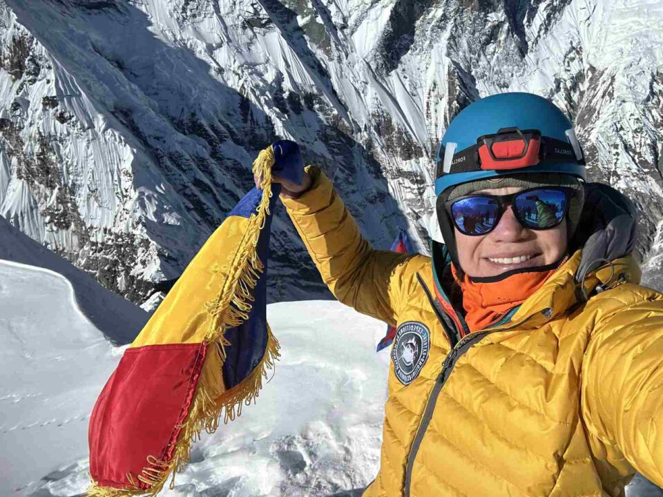 O suceveancă pe acoperișul lumii: Alina Isopescu a urcat pe vârful Imja Tse (6.189 m) din Himalaya