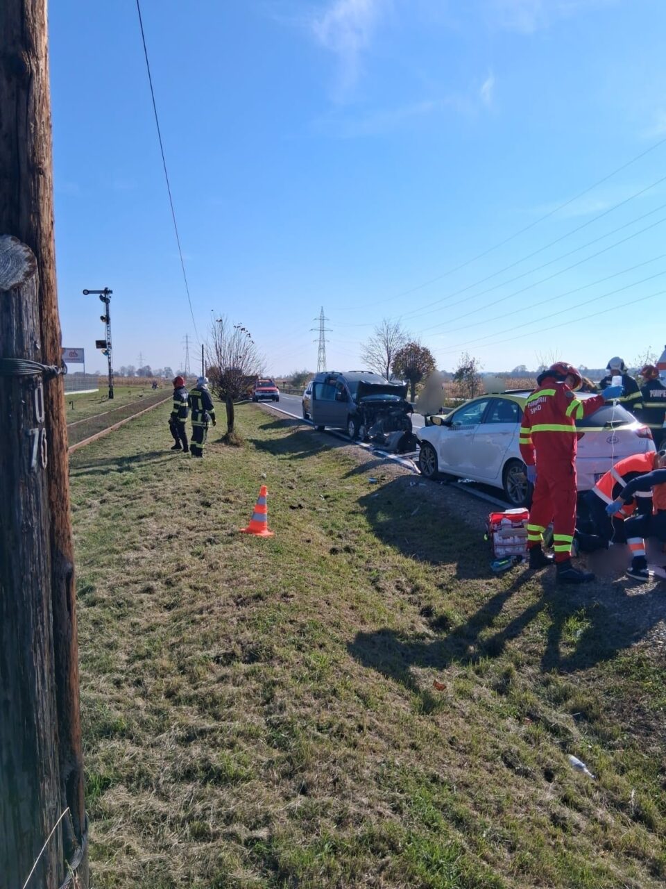 Bărbat în stop cardio-respirator, după un accident cu trei mașini