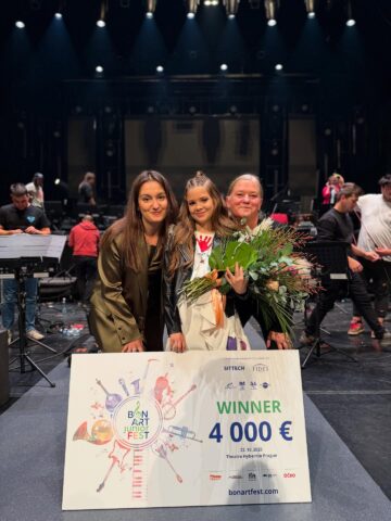 Eleva Sara Natalia Tîrnoveanu a câștigat Marele Trofeu al Festivalului Bon Art Junior Fest de la Praga