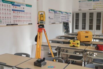 Noul corp de clădire al Liceului ”Vasile Deac” dispune de mai multe laboratoare pentru învățământul tehnologic