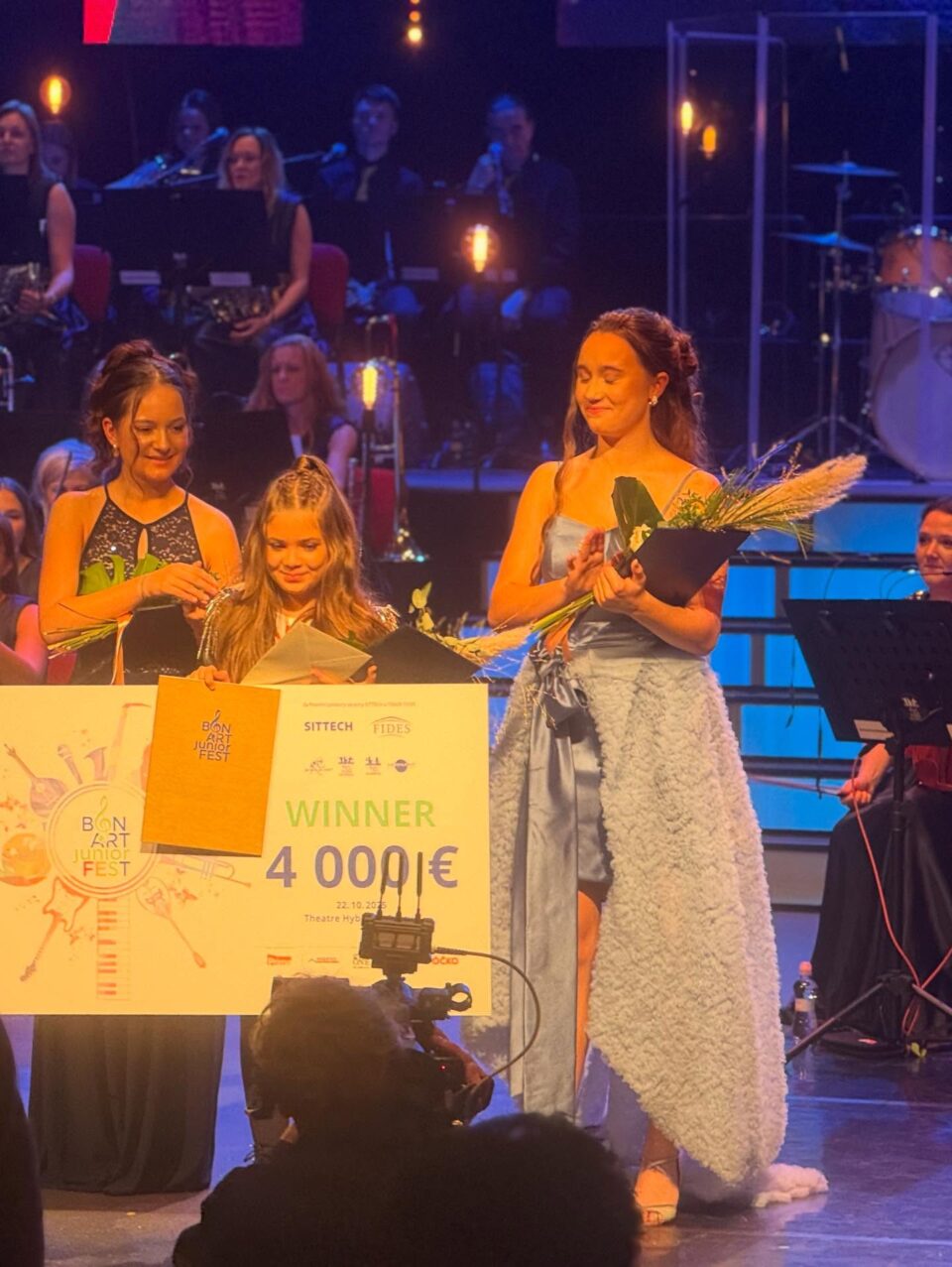 Eleva Sara Natalia Tîrnoveanu a câștigat Marele Trofeu al Festivalului Bon Art Junior Fest de la Praga