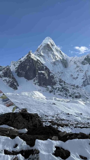 O suceveancă pe acoperișul lumii: Alina Isopescu a urcat pe vârful Imja Tse (6.189 m) din Himalaya