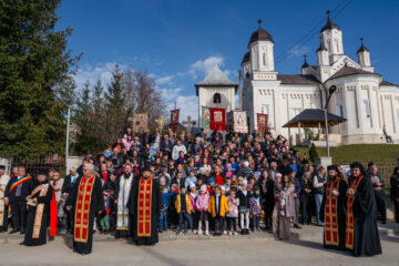 O nouă zi de procesiune cu moaștele Sfântului Mare Mucenic Ioan cel Nou de la Suceava, veghetorul spiritual neobosit al Bucovinei