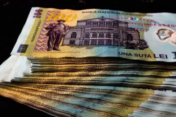 Sucevean lăsat fără 20.000 de lei din cont de colegul de serviciu care a pus mâna pe cardul său