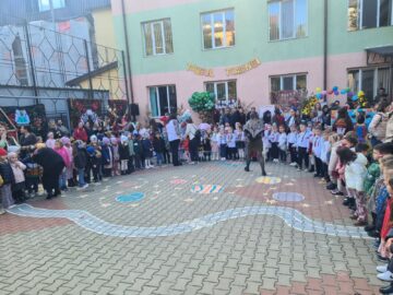 Târgul Toamnei la Grădinița cu Program Prelungit „Prichindel” Suceava – un eveniment al culorilor, tradițiilor și bucuriei copilăriei