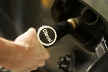 S-a răzbunat pentru că a fost concediat și a alimentat în interes propriu aproape 5.000 de litri de motorină