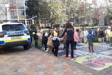 Peste 3.500 de elevi au participat la acțiuni de prevenire a accidentelor, organizate de Poliție